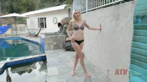 ATK Galleria Peyton Coast in watersports